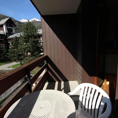 1 Bedroom Flat, Heated Pool, Heart Of Village, Parking, Wifi Apartment Bourg-Saint-Maurice