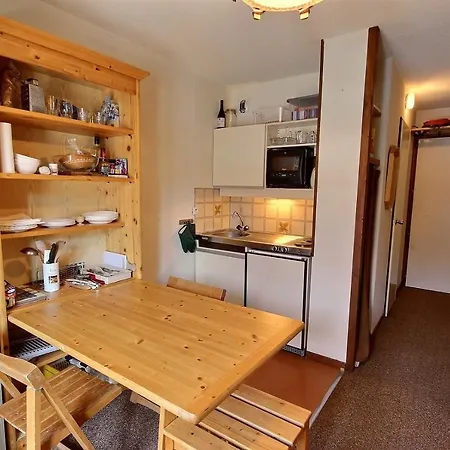 1 Bedroom Flat, Heated Pool, Heart Of Village, Parking, Wifi Apartment Bourg-Saint-Maurice