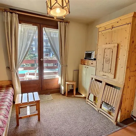 1 Bedroom Flat, Heated Pool, Heart Of Village, Parking, Wifi Apartment *
